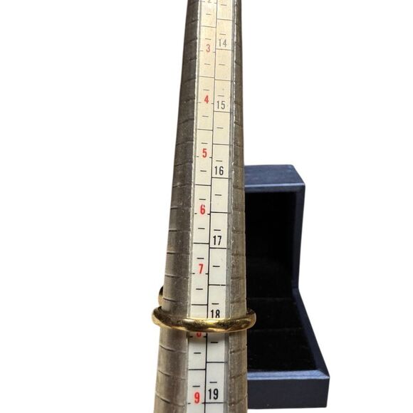 Elegant Sterling Silver Gold plated Ring with light purple amathyst color Stone - Picture 8 of 9